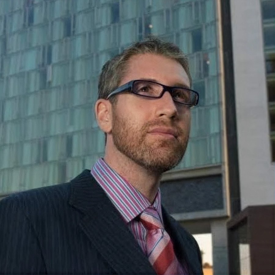Stephan Clambaneva, Managing Director at peergroup